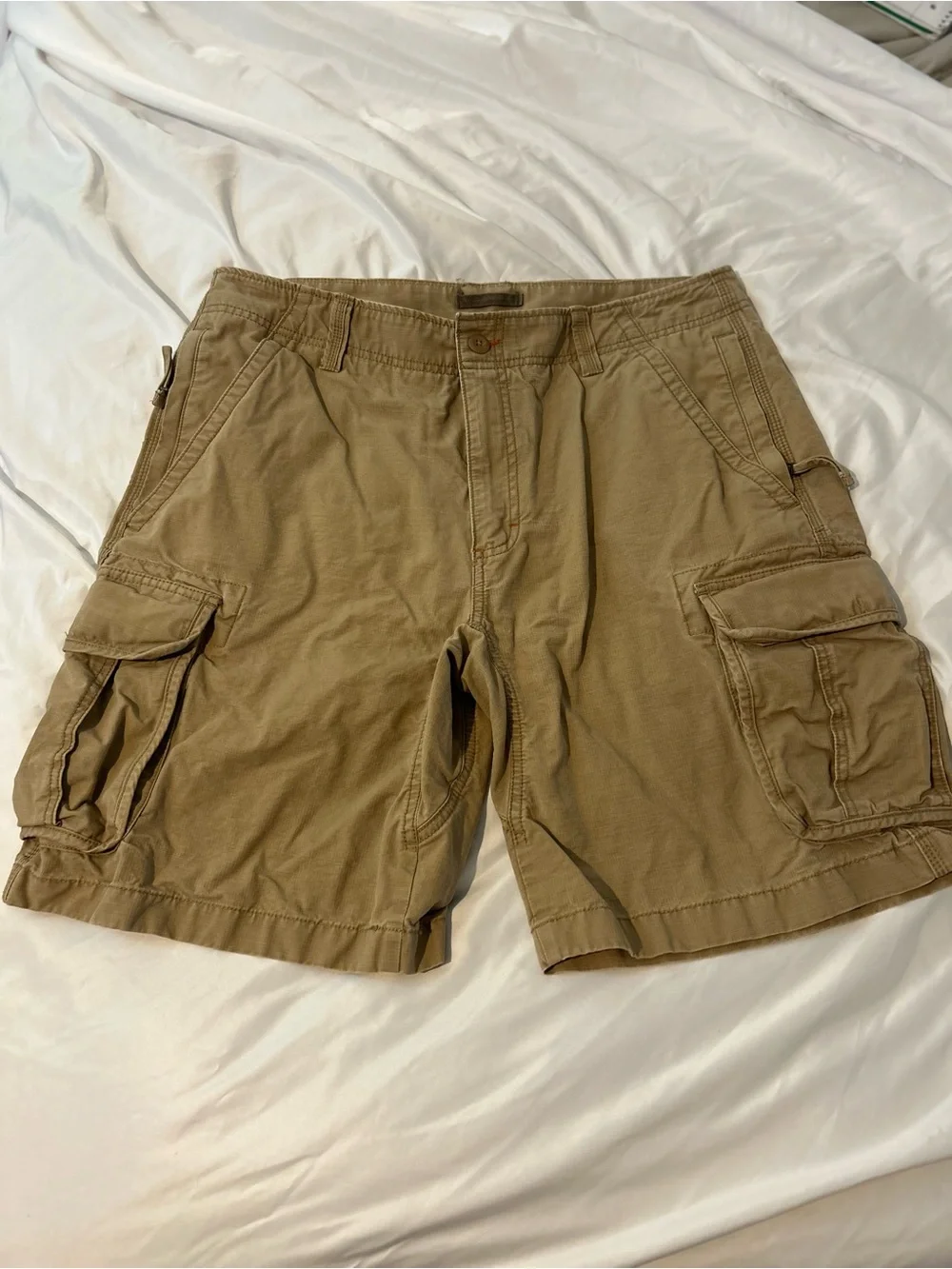 L.L.Bean Natural Fit Khaki Cargo Shorts Men’s 36W Tan Outdoor Utility